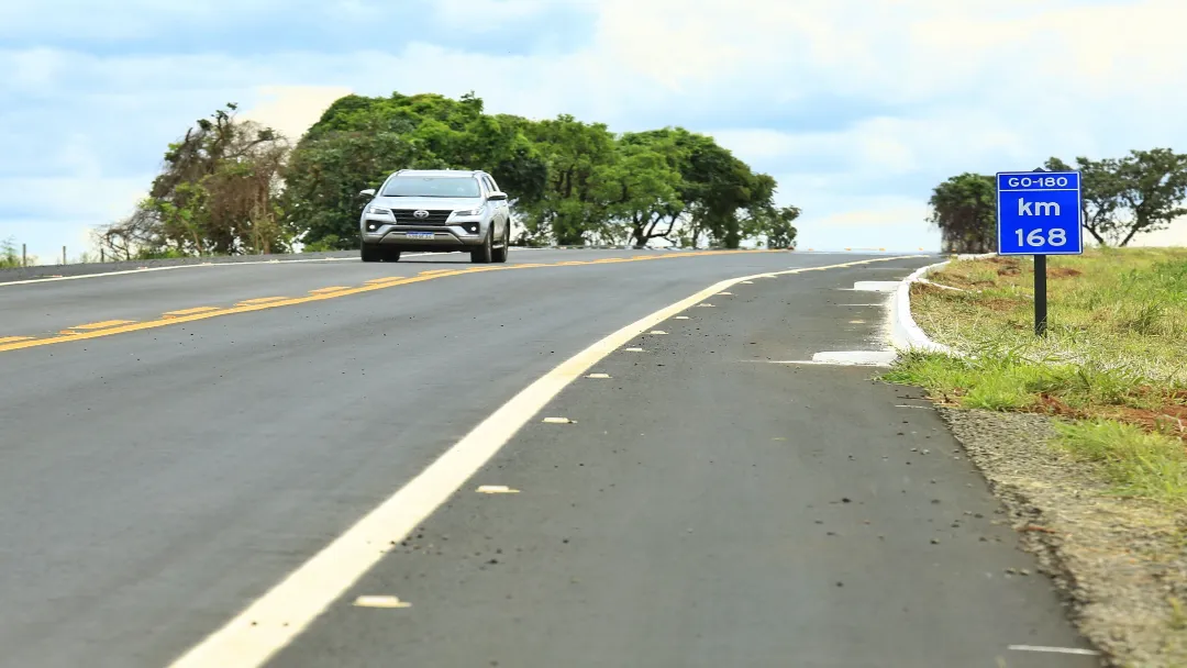 Governo de Goiás assina contratos para pavimentação das GOs 180 e 178