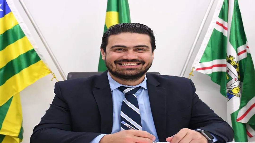 Prefeito Sandro Mabel exonera secretário Diogo Franco em meio a crise política