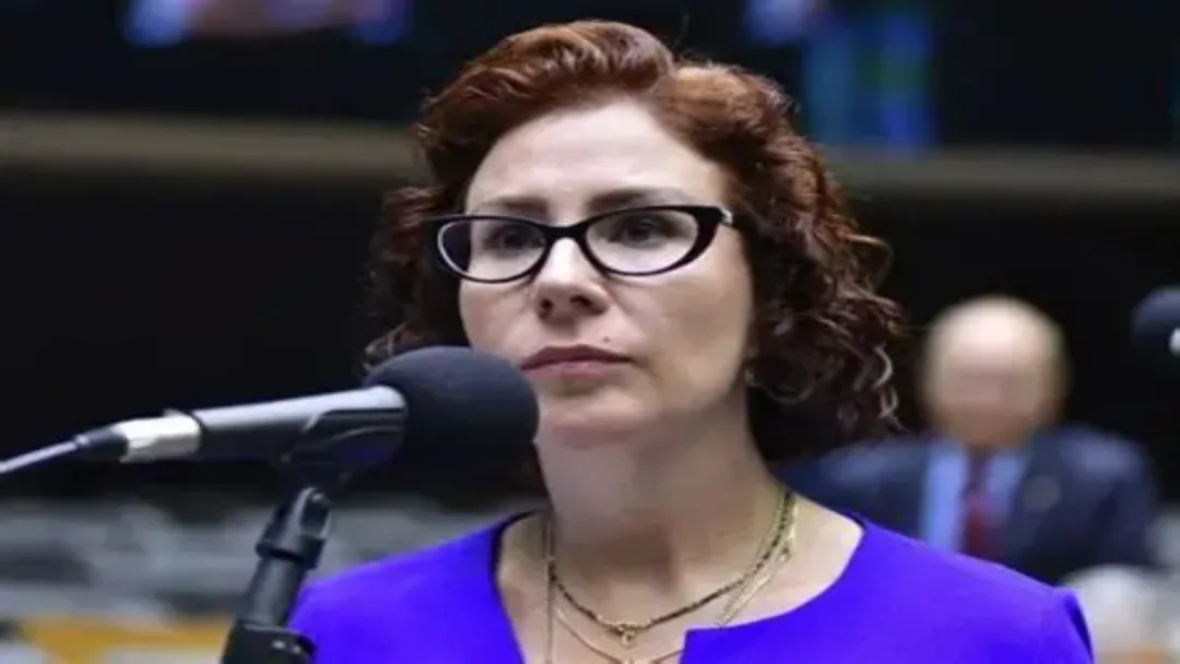 Justiça italiana mantém Carla Zambelli presa e aponta “grau máximo” de risco de fuga