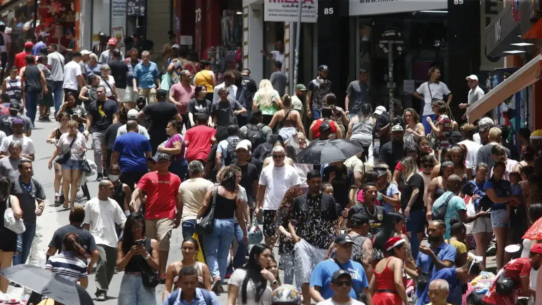 População do Brasil atinge 213,4 milhões em julho de 2025, aponta IBGE