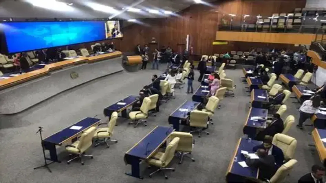 Câmara de Goiânia aprova, em 1ª votação, projeto que revoga a Taxa do Lixo