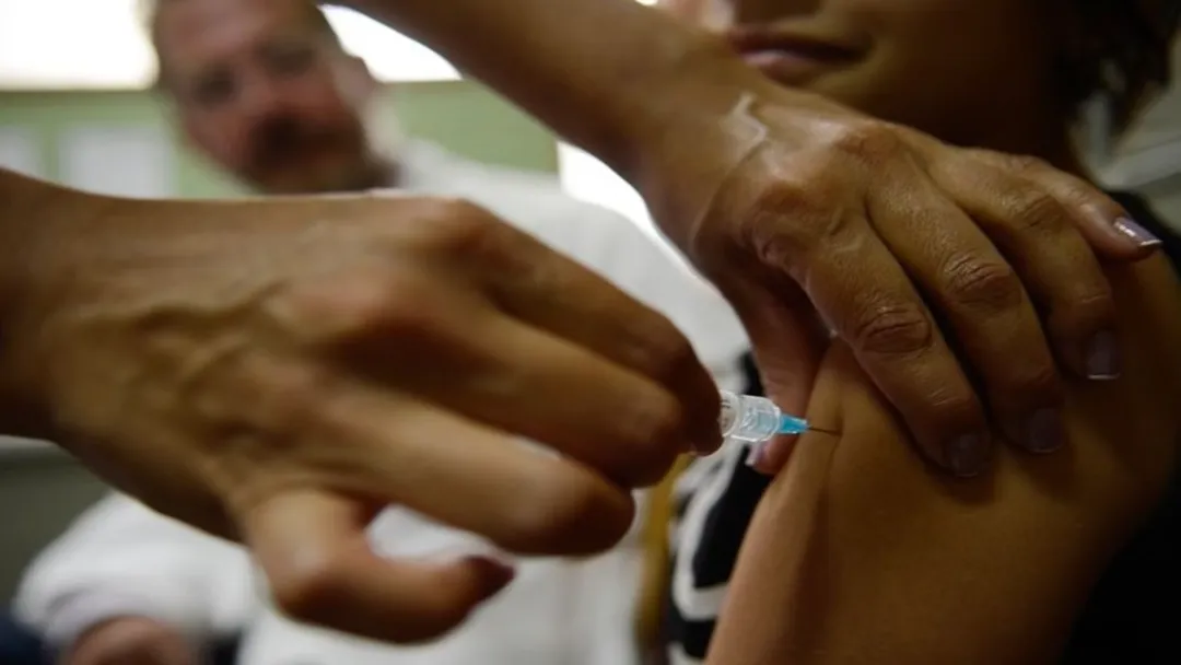 Brasil supera média global de vacinação contra HPV