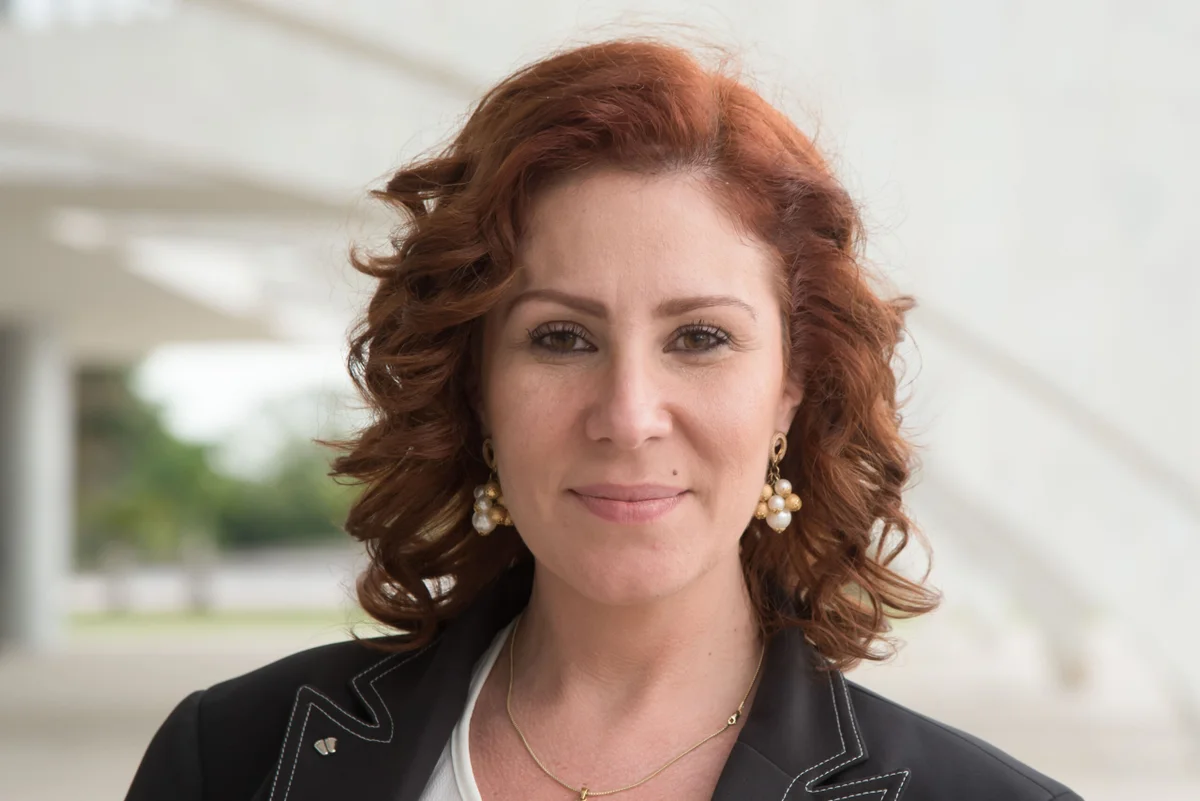 Defesa de Carla Zambelli contesta decisão de Moraes sobre redes sociais