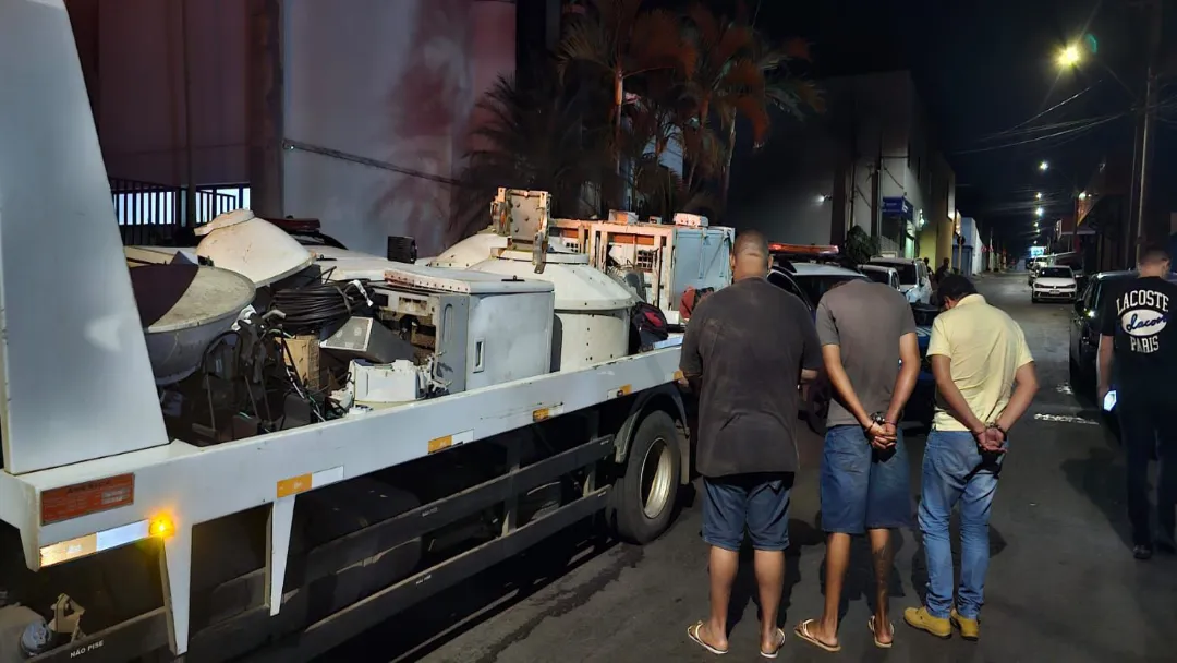 Trio é preso por furtar equipamentos de telecomunicações em Goiás; prejuízo passa de R$ 1,5 milhão