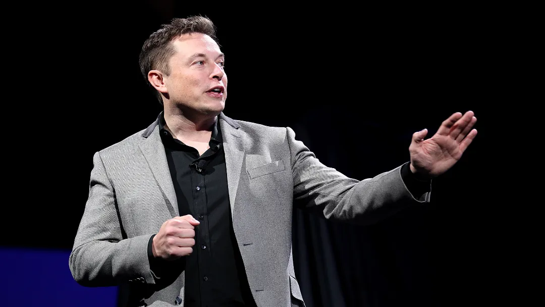 Elon Musk segue como o homem mais rico do mundo pelo 16º mês consecutivo