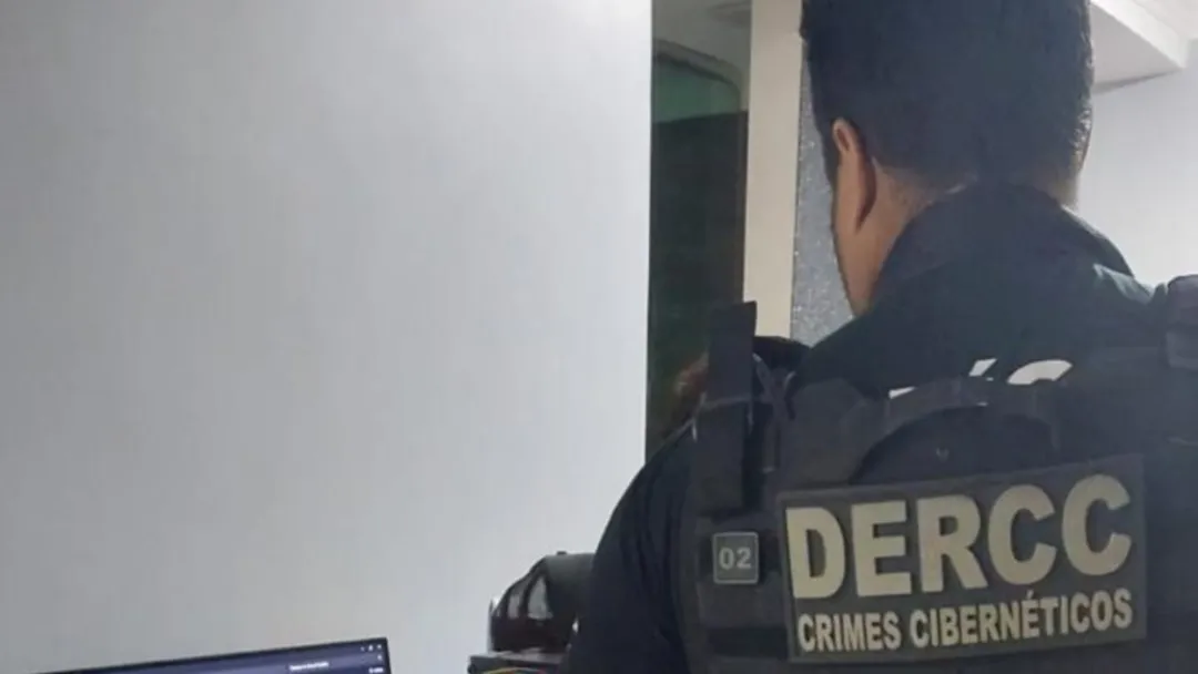 Polícia Civil cumpre mandado em Anápolis por crime de racismo em rede social