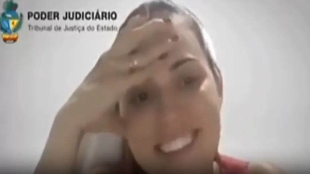 Juíza em Inhumas causa polêmica ao brincar com preso durante audiência de custódia