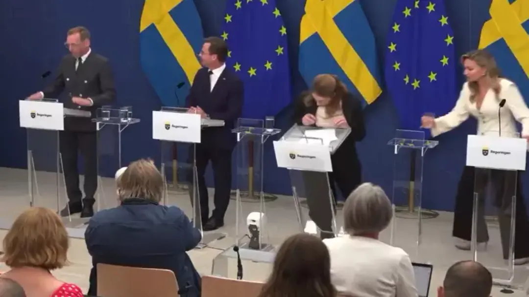 Nova ministra da Saúde da Suécia desmaia durante posse