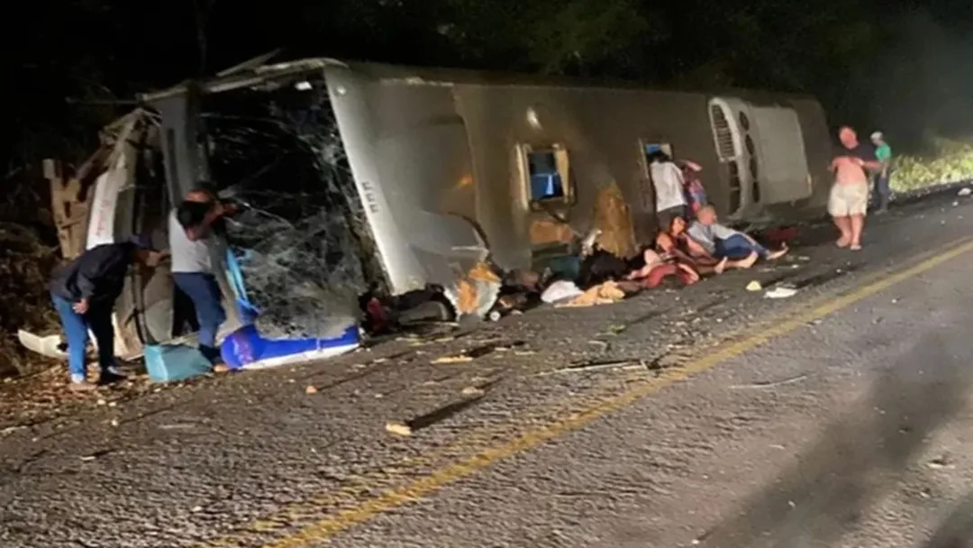 Ônibus acidentado em PE levava mais passageiros