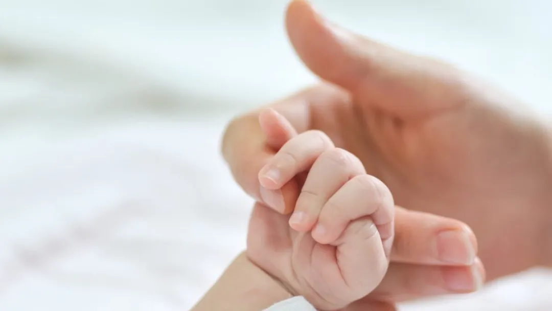 Mãe e padrasto presos por morte de bebê em Goiânia
