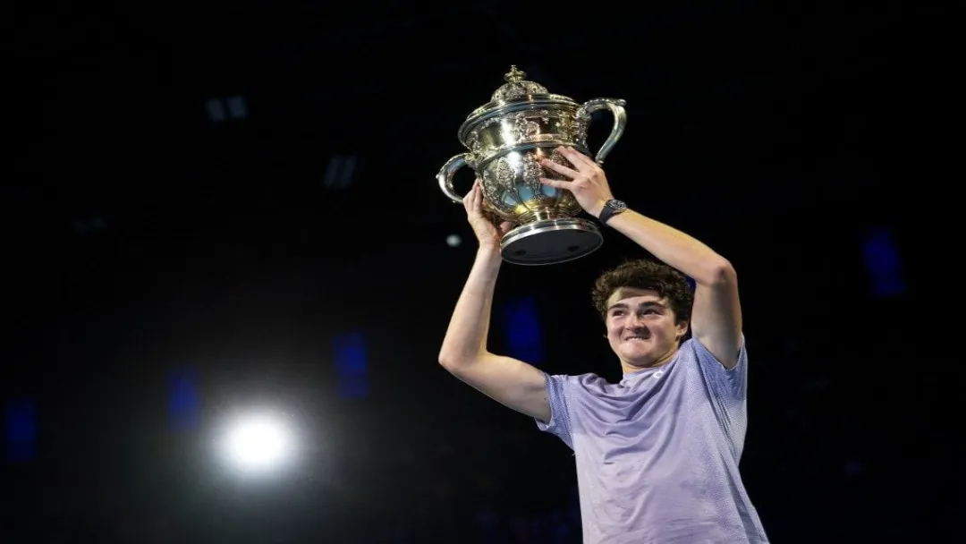 João Fonseca Vence ATP 500, Faz História e Supera Federer