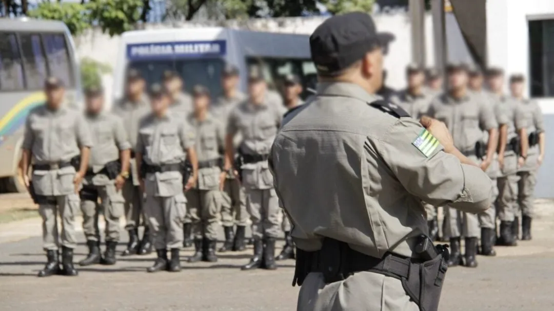 Cabo da PM é preso após disparar contra veículo de sargento de folga em Aparecida de Goiânia