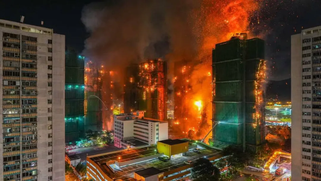 Incêndio em Hong Kong: 13 mortos e mais de 16 feridos