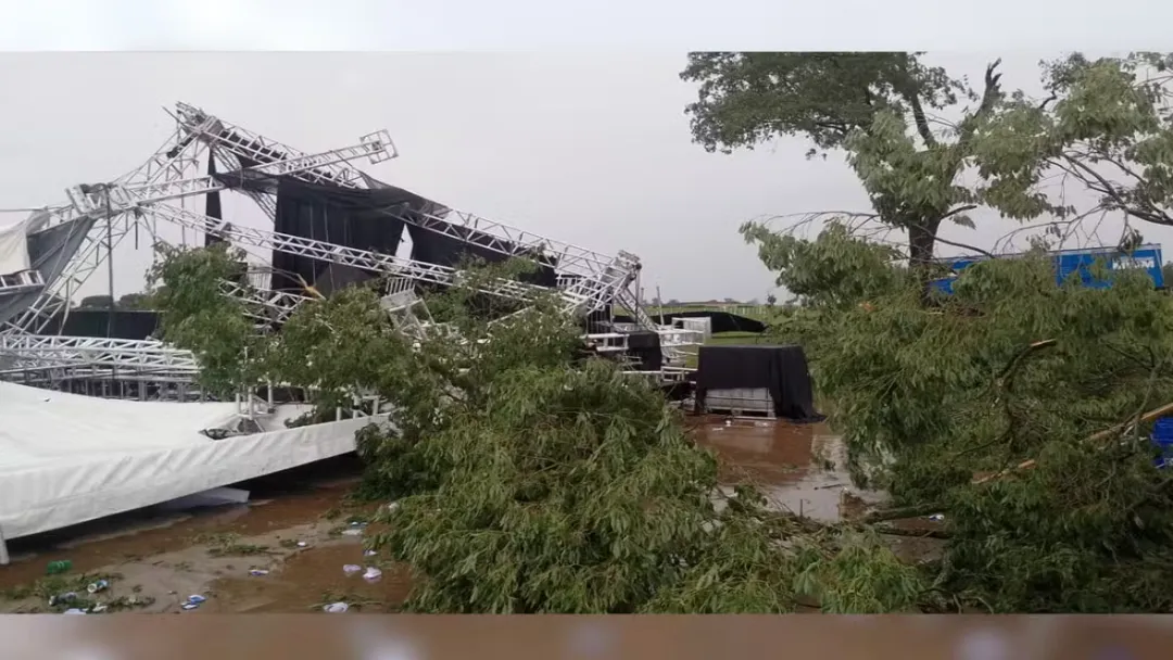 Temporal derruba estrutura de festa em Regente Feijó; 1 morto