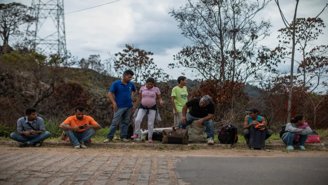 Entrada de venezuelanos no Brasil cresce com cerco no Caribe