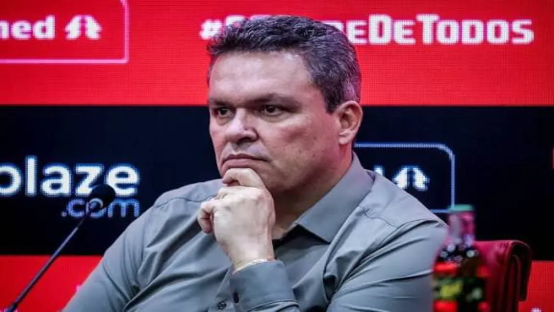 Adson Batista (Atlético-GO) detona base: “Mudar de profissão”