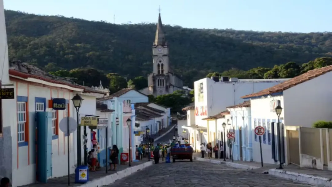 Prefeitura de Goiás abre seleção: 57 vagas e salário de R$ 4,5 mil