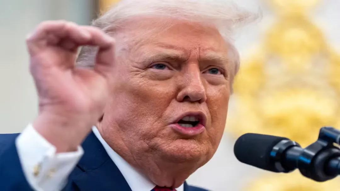 Trump ameaça cassar licenças de TV e ataca Stephen Colbert: Entenda a crise