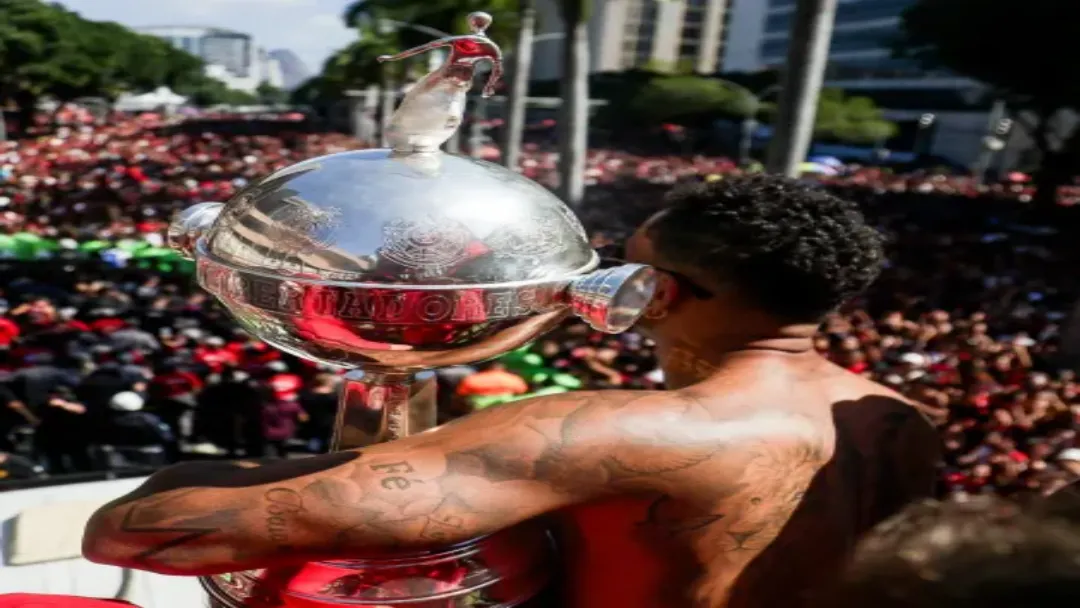 Euforia: Taça da Libertadores do Flamengo é Quebrada