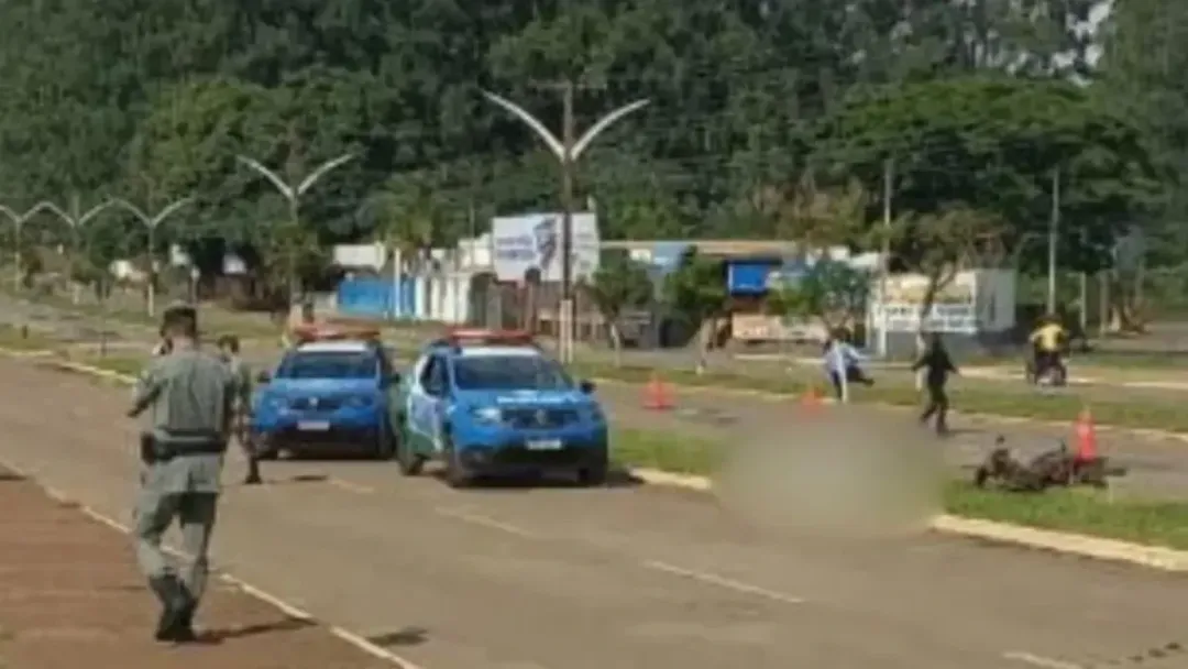 Mulher morre após bater moto contra árvore em Catalão (GO)