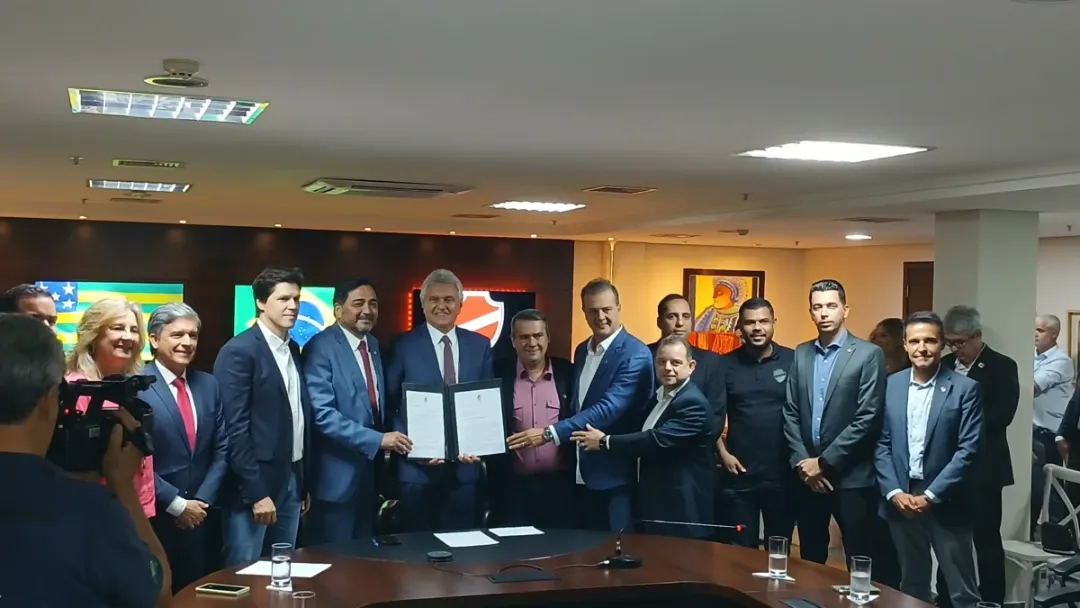 Caiado assina PL que doa CT Vila do Tigre para o Vila Nova