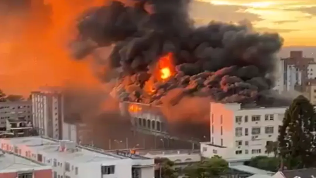 Incêndio atinge Colégio Marista de 120 anos em Santa Maria (RS)