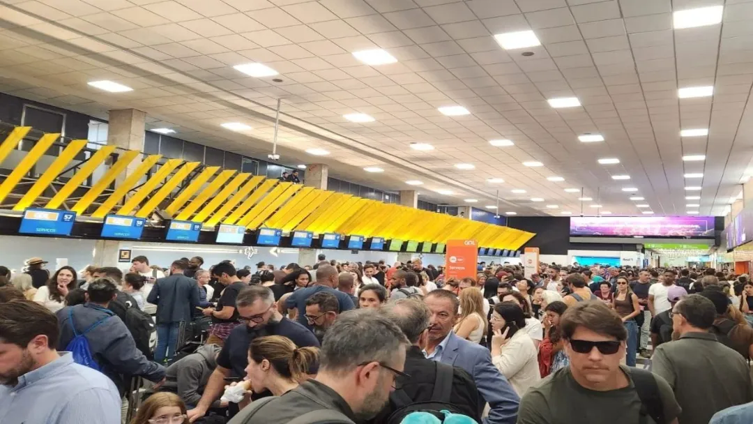 Vendaval cancela mais de 100 voos em Guarulhos e Congonhas