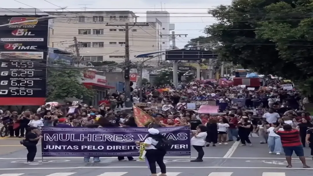 Marcha "Mulheres Vivas": 10 mil protestam contra feminicídio em GO