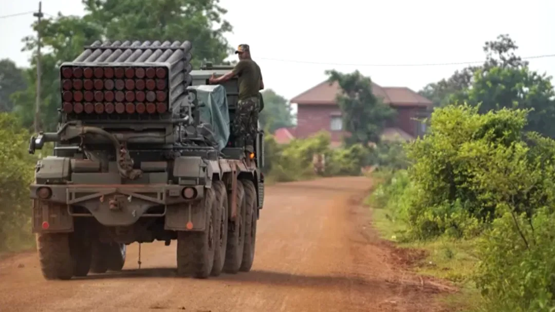 Tailândia lança ataques aéreos contra Camboja em meio à tensões