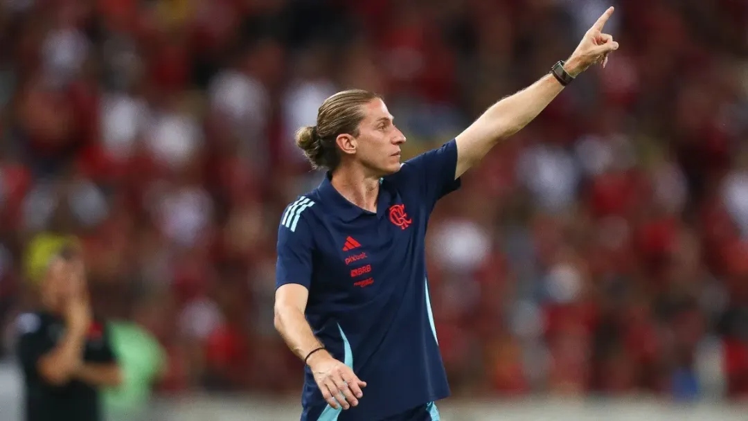 Flamengo oficializa renovação de Filipe Luís até 2027; veja detalhes
