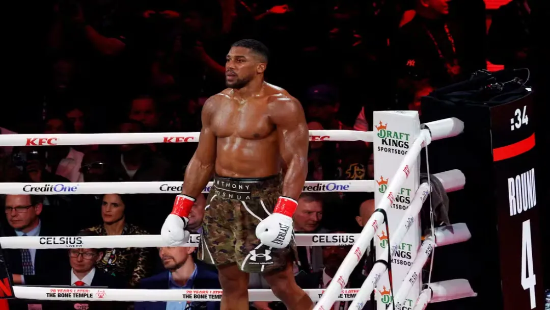 Anthony Joshua sofre acidente na Nigéria; dois amigos morrem