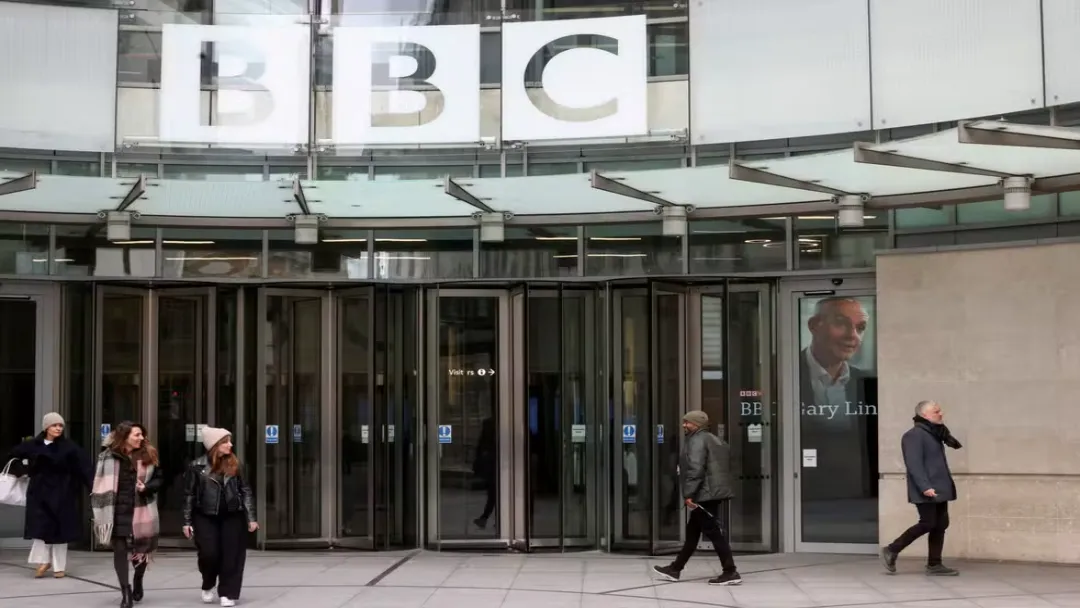 Trump processa BBC e pede indenização de R$ 2,7 bilhões por edição