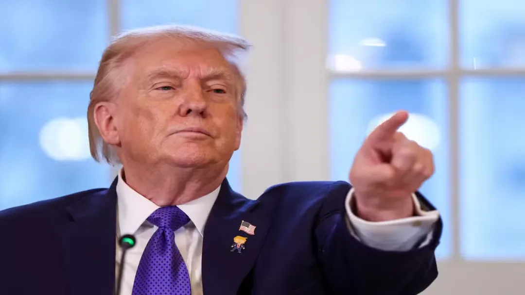 Trump taxa em 25% países que negociam com o Irã