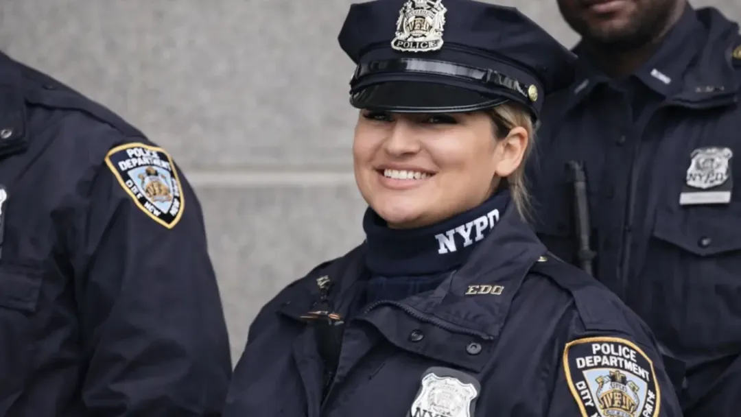 Policial da NYPD é investigada por perfil no OnlyFans; veja detalhes