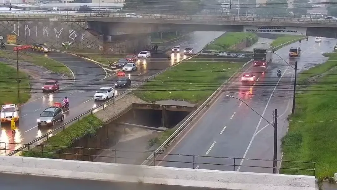Chuva forte alaga Goiânia e bloqueia Marginal Botafogo nesta terça (20)