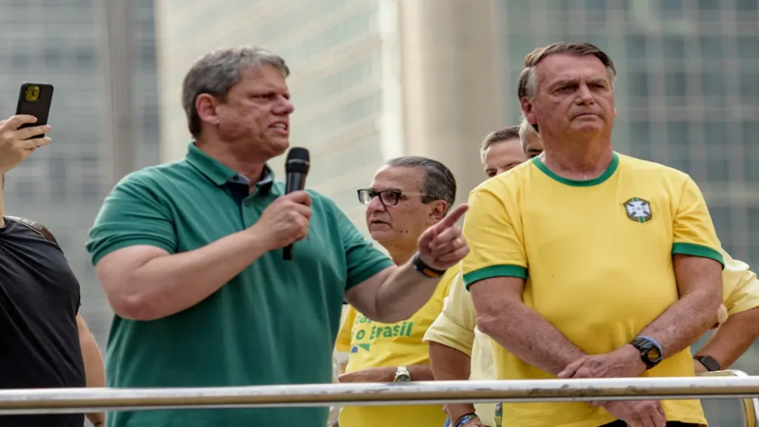 Bolsonaro pede ao STF para receber Tarcísio de Freitas na Papudinha