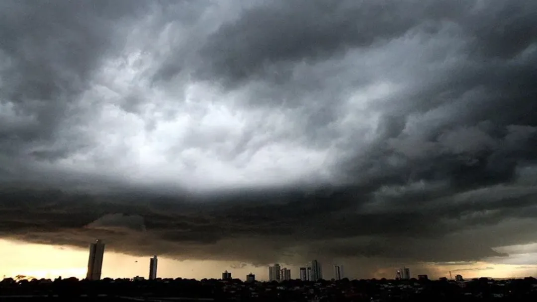 Alerta: Frente fria traz tempestades para 69 cidades de Goiás
