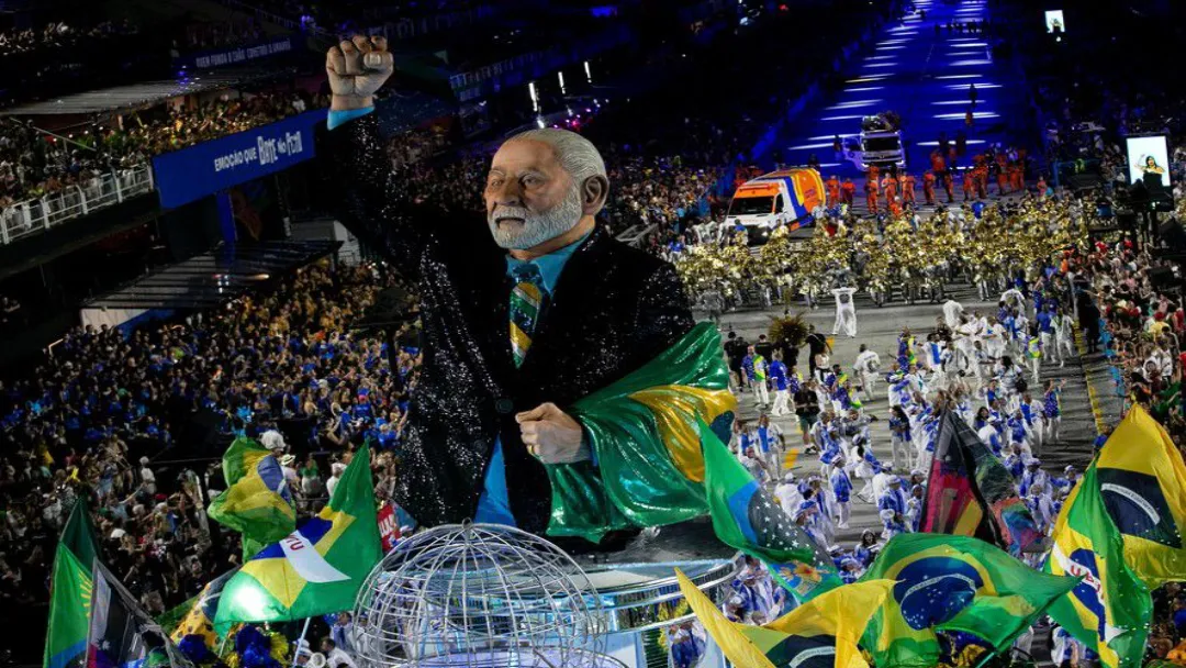 Imprensa mundial repercute queda de escola que homenageou Lula