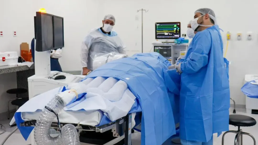 Médico do Crer detalha 1ª cirurgia com polilaminina em Goiás