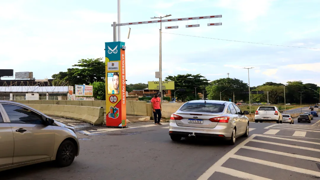 Totens de segurança iniciam operação na Marginal Botafogo