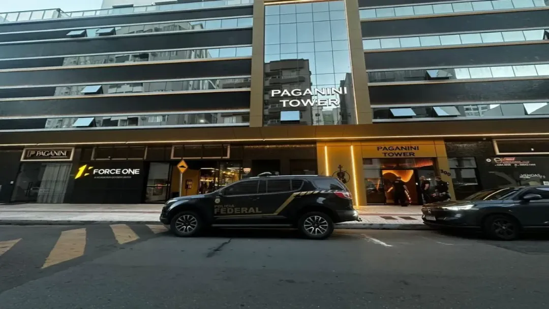 Caso Master: PF apreende R$ 429 mil; mala foi jogada pela janela