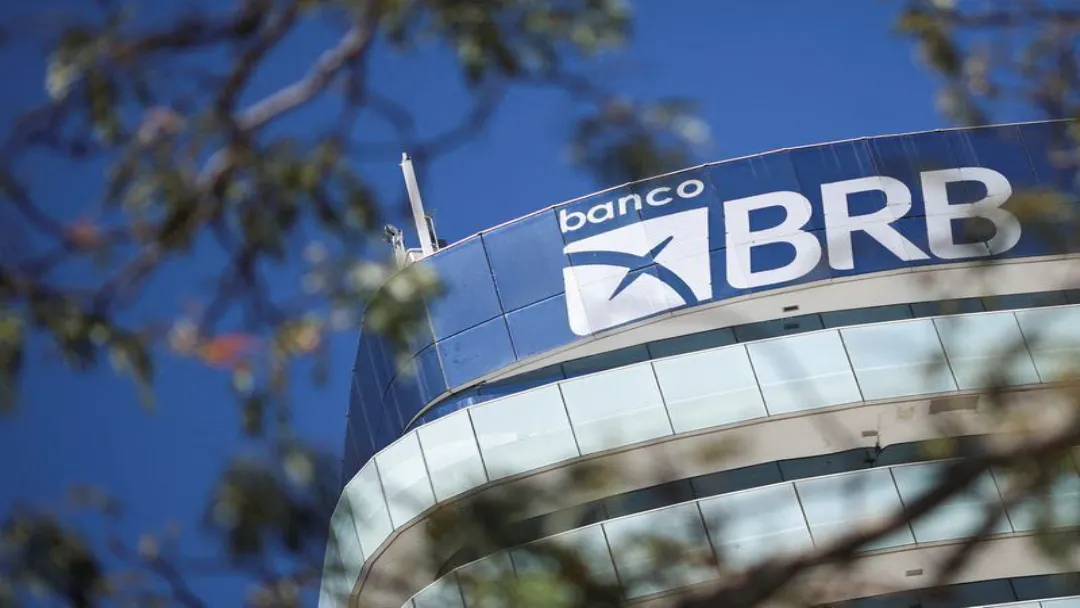 PF Investiga Gestão Fraudulenta no BRB