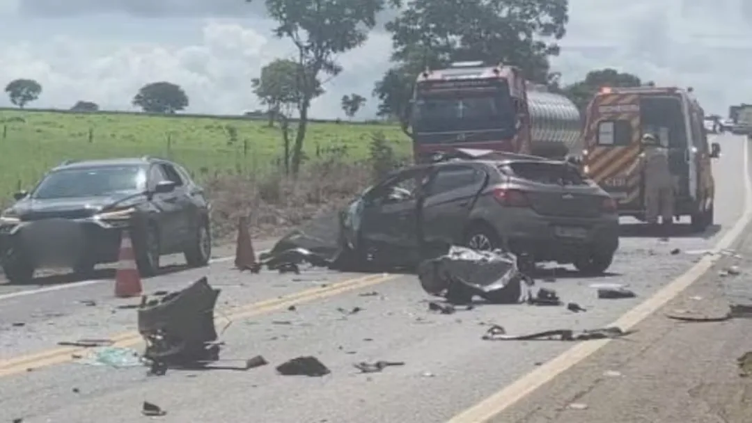 Acidente com Quatro Veículos Deixa Dois Mortos na GO-020