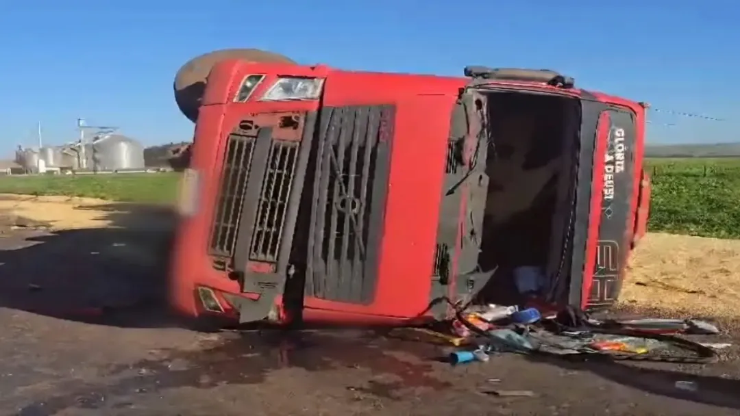 Motorista morre esmagado por carreta de soja em Santa Helena de Goiás