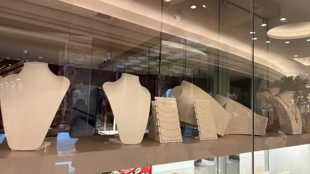 Ladrão invade joalheria em shopping de Goiânia e furta R$ 500 mil em joias