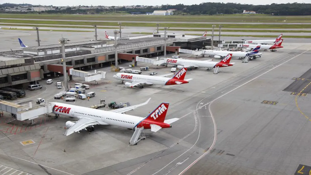 Drones paralisam Aeroporto de Guarulhos e afetam dezenas de voos