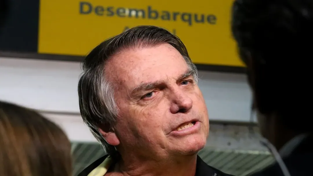 Moraes autoriza prisão domiciliar de Bolsonaro por 90 dias