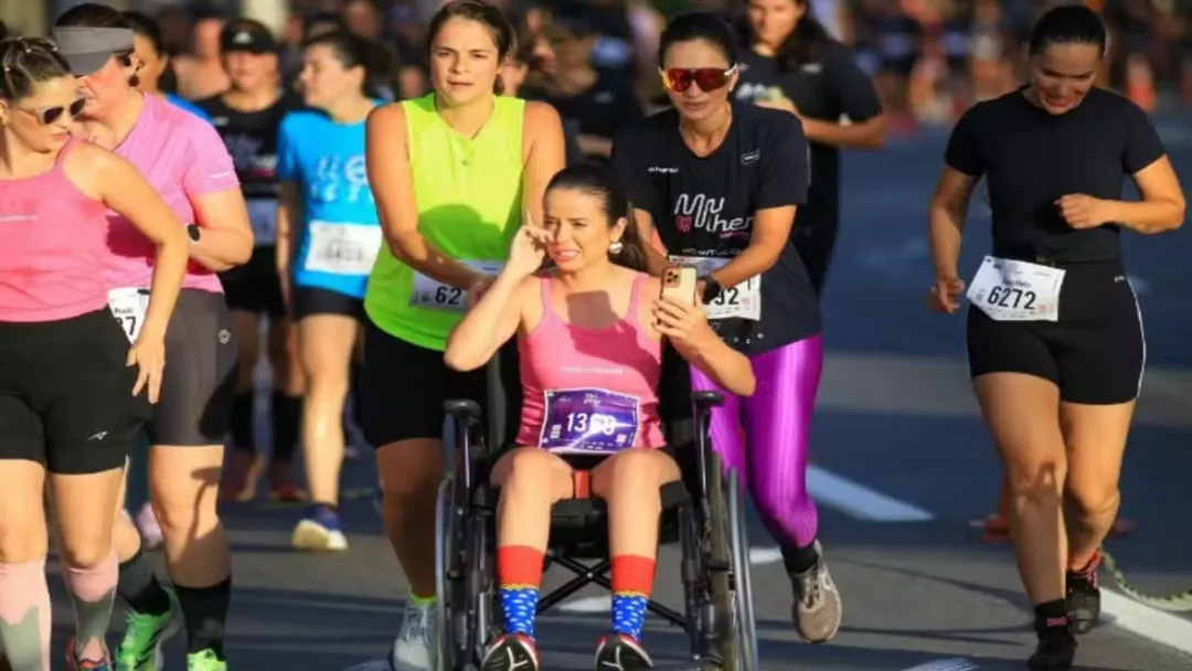 Fisioterapeuta que ficou tetraplégica 5 vezes participa de corrida em Goiânia