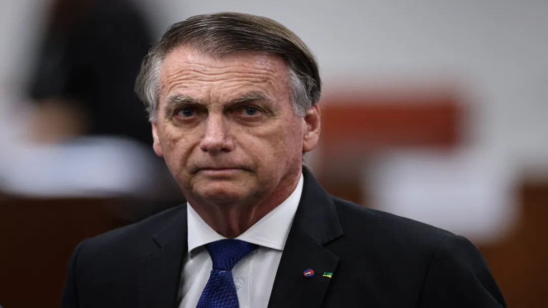Bolsonaro passa mal na Papuda e é internado em Brasília; veja estado de saúde
