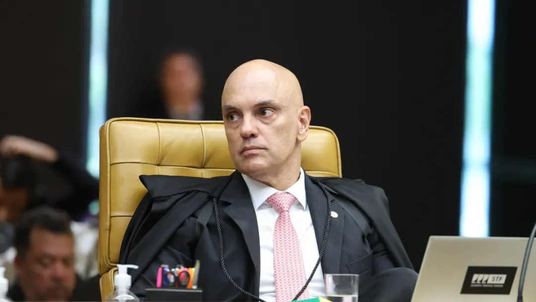 Moraes e esposa processam senador por danos morais